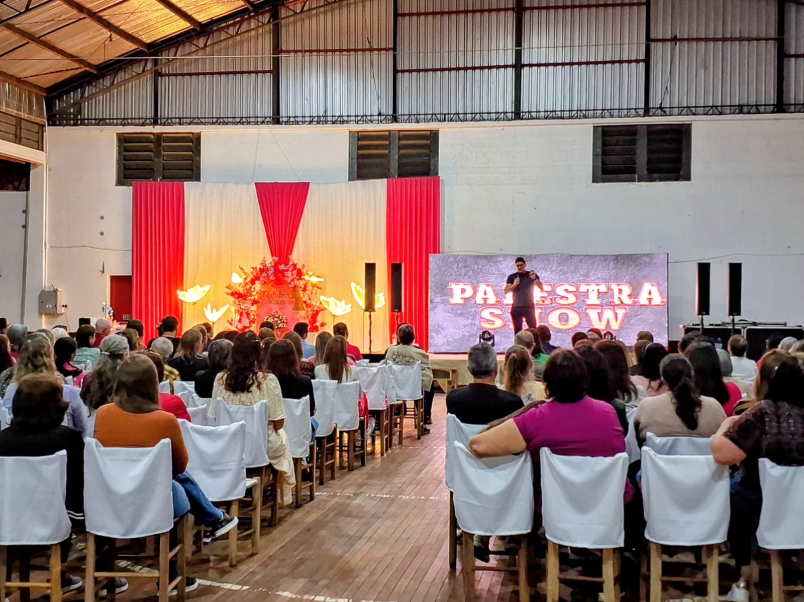 A programação contou com duas palestras que envolveram o público presente